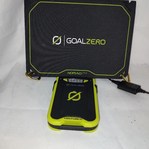 GOAL ZERO VENTURE 30 & NOMAD 7 PLUS SOLAR KIT - Picture 2 of 5